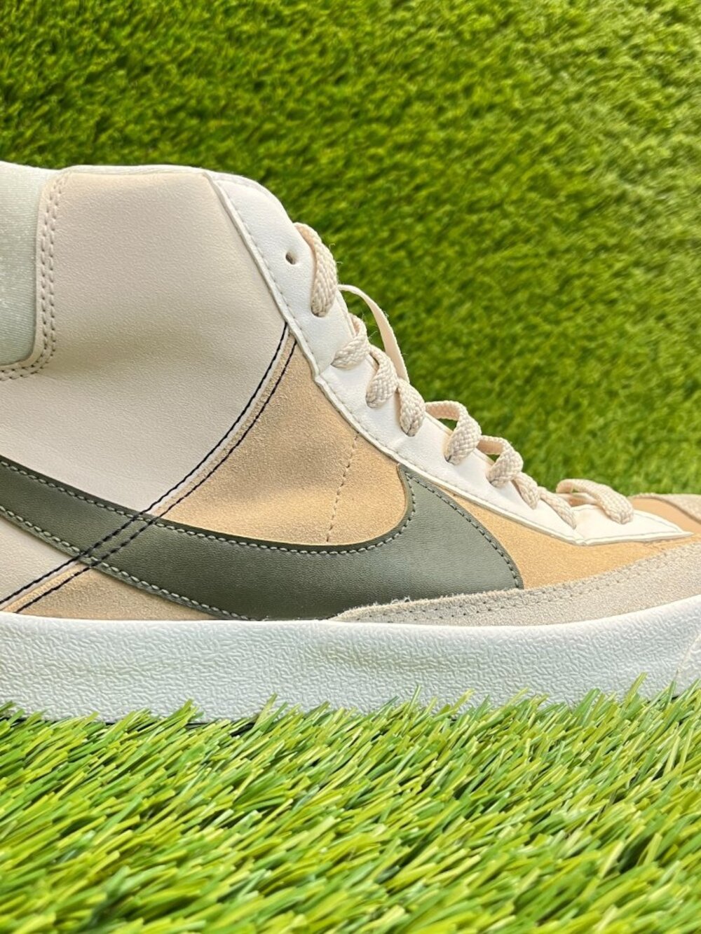 Nike Blazer Mid 77 SE Boys Size 7Y Beige Green Athletic Suede Shoes Sneakers